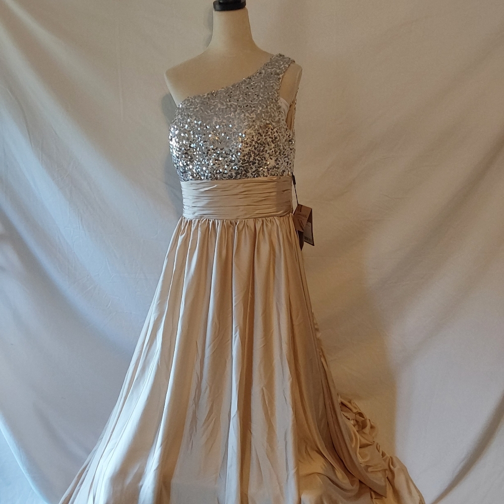Elegant One-Shoulder Sequin Bodice Evening Gown - Champagne